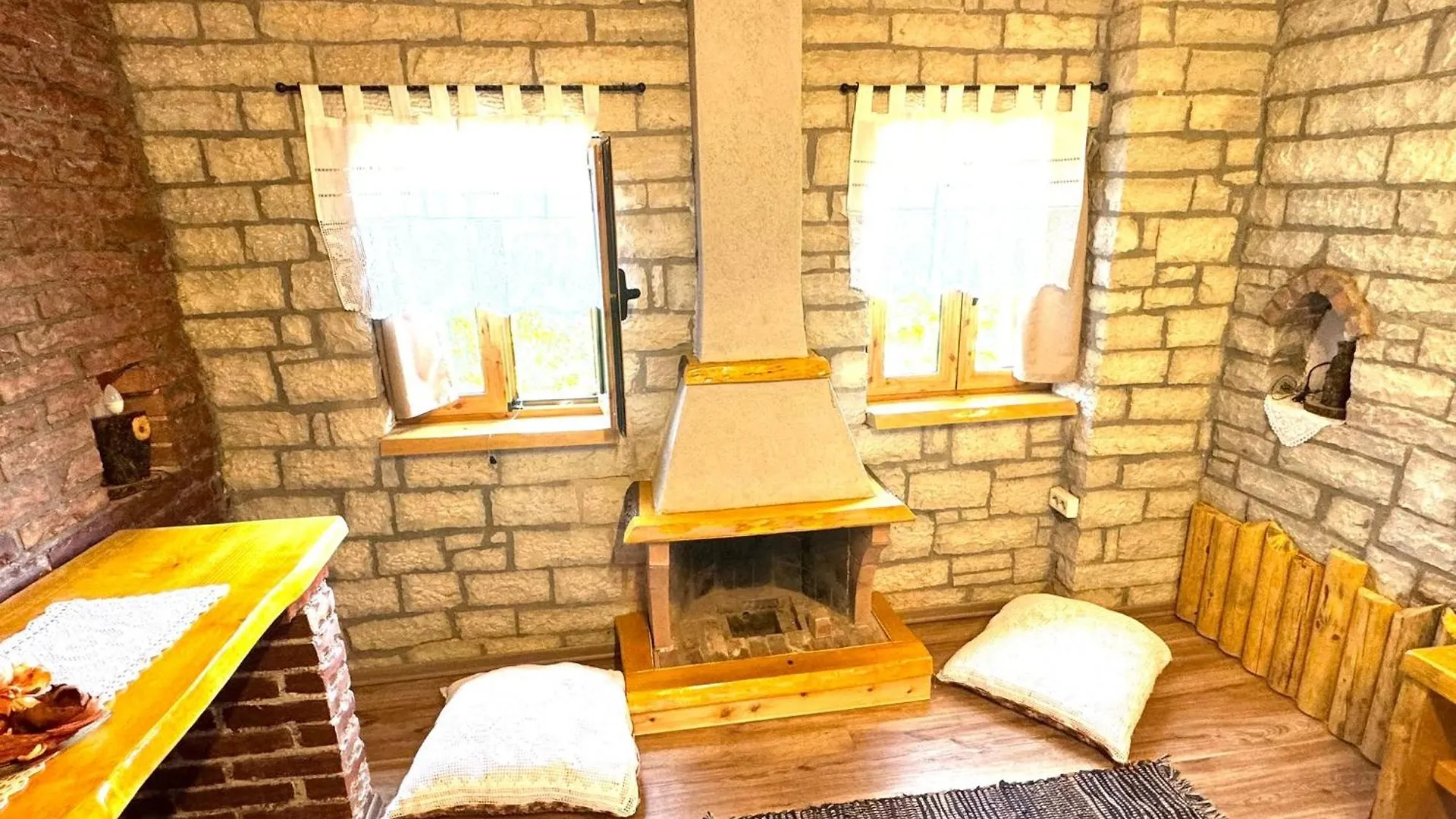 Villa Muzhaqi Nivice